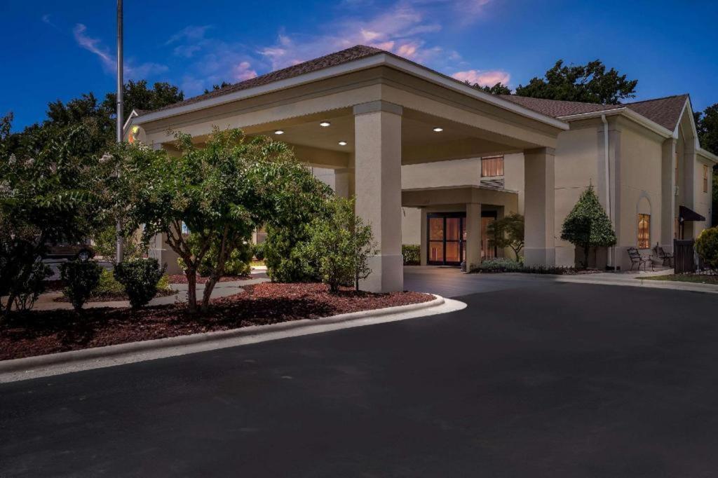 Comfort Inn Clinton Екстериор снимка