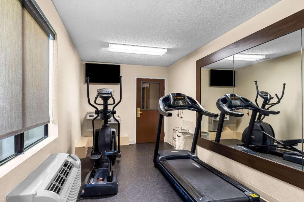 Comfort Inn Clinton Екстериор снимка